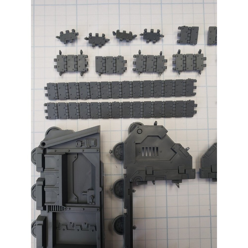 Warhammer 30K Space Marine Bits Deimos Predator Sides Armor Tracks Set - Picture 2 of 7
